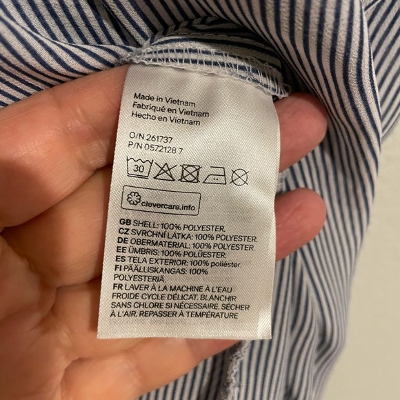 H&M sheer pin strip blue and white sleeveless button down. Size US 4 - Picture 4 of 5